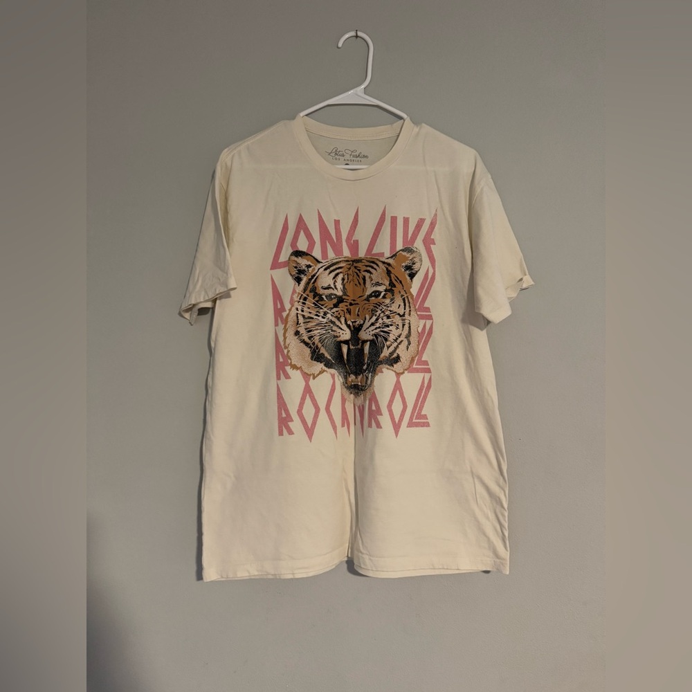 BARELY WORN GRAPHIC TEE FROM BOUTIQUE